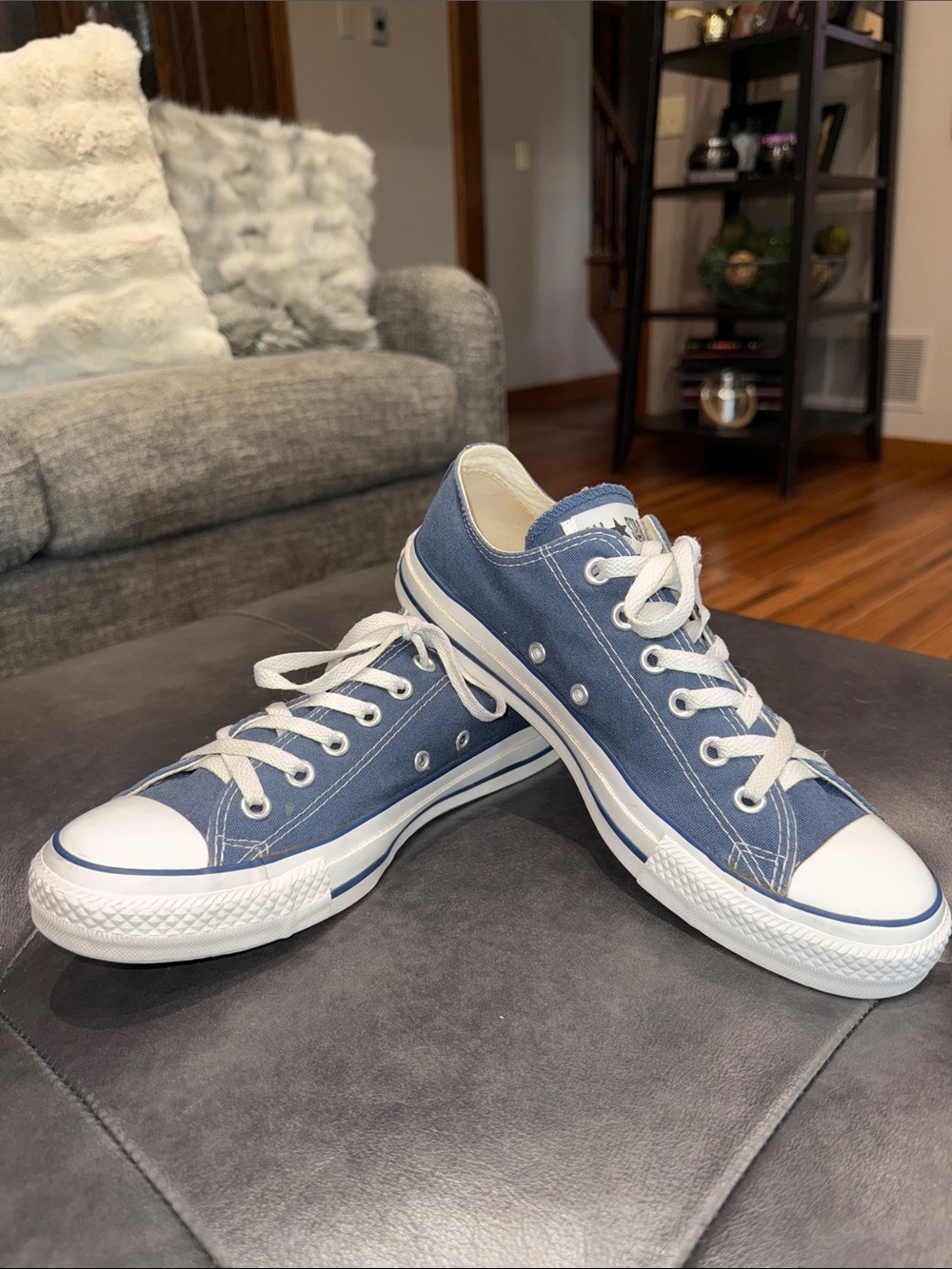 Converse Navy Blue and White Low-Top Sneakers Women’s Size 9